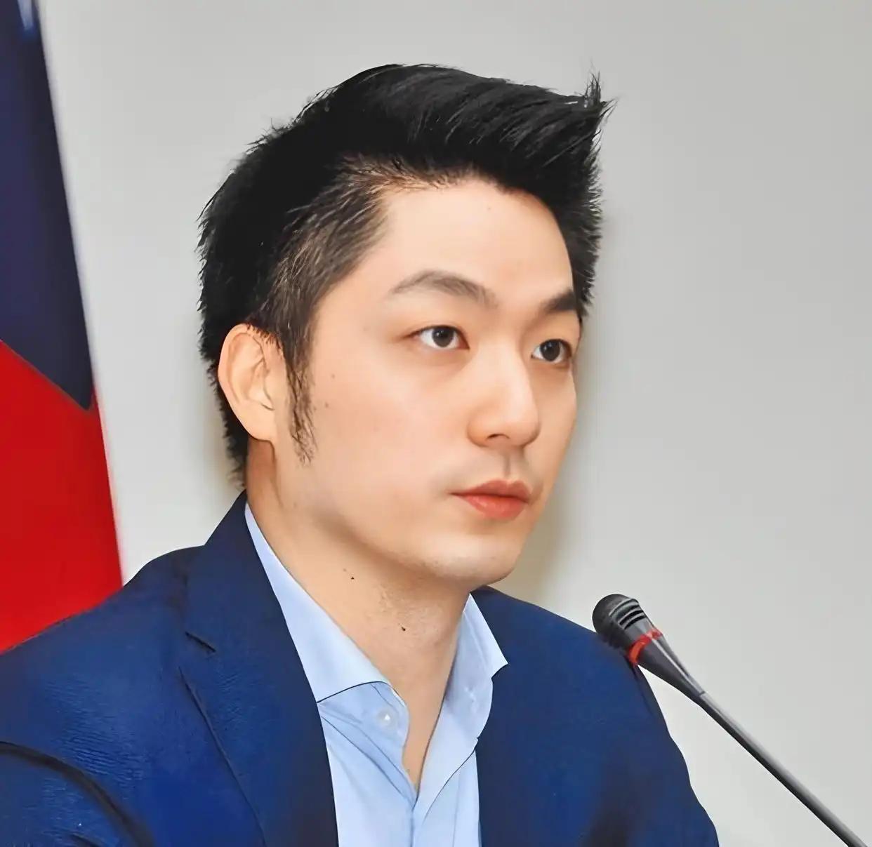 台北市长蒋万安只说自己是台湾人，不敢承认自己是中国人。这跟台独势力把中国人和台湾