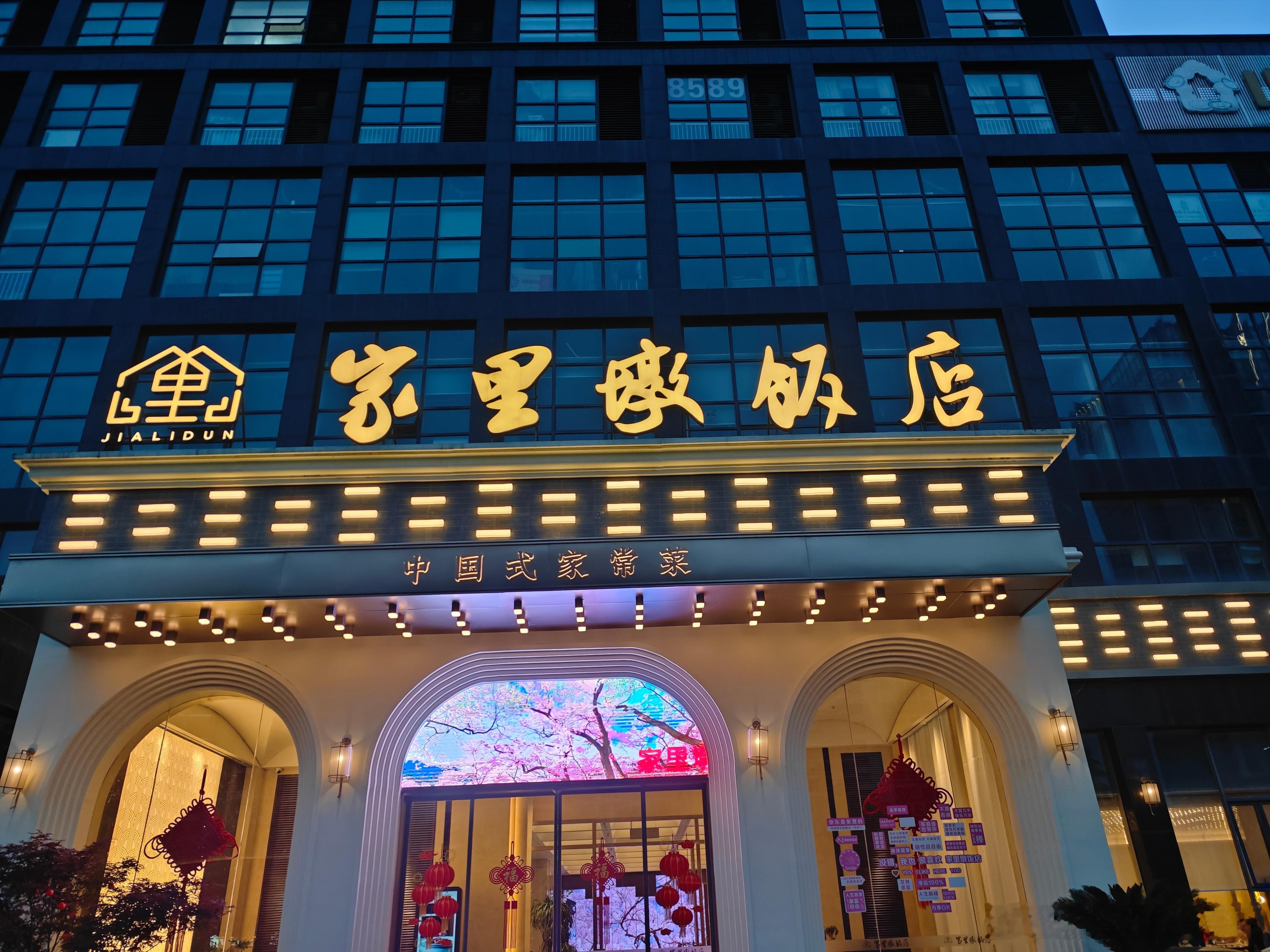 日行一善耐心回答问路问题一次，帮忙拍照N次，给咖啡店里睡着的小猫按摩一次。回北京