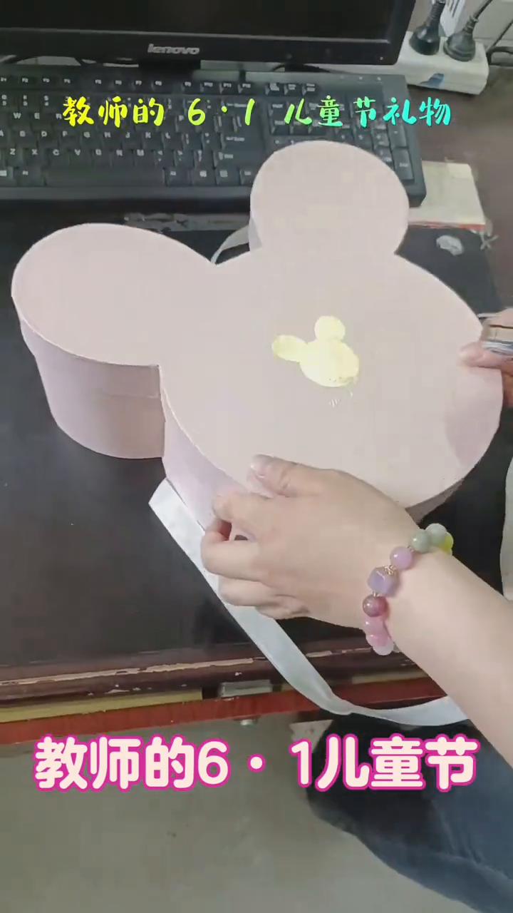 教师的6·1儿童节礼物。