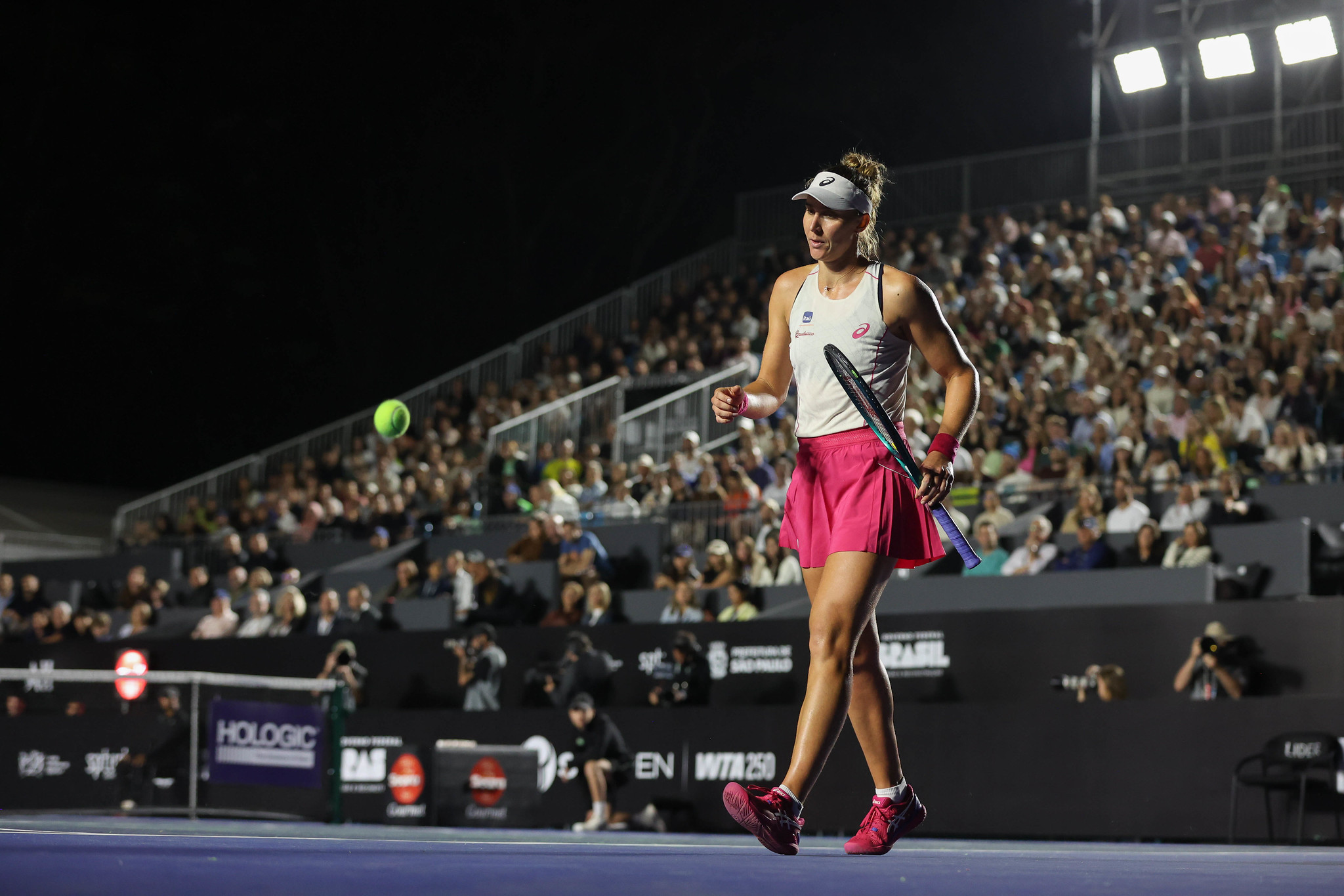 WTA250圣保罗站第四日赛果👇[1]玛雅 6-1 6-4 皮戈希[5]扎拉祖