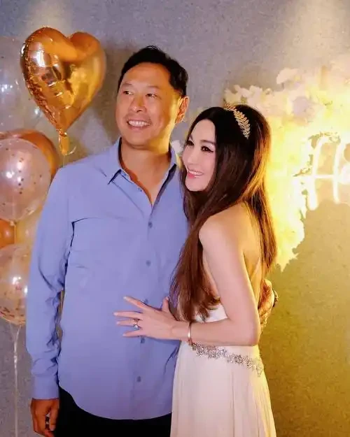每一次生日他都陪在她的身边幸福的大美人