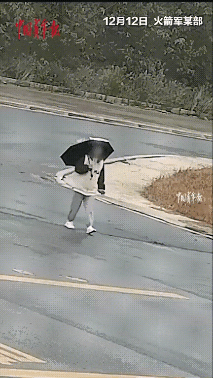 这才是刻在中国人骨子里的安全感！女孩癔症突发，呼吸急促浑身抽搐，迷糊中直奔火箭军