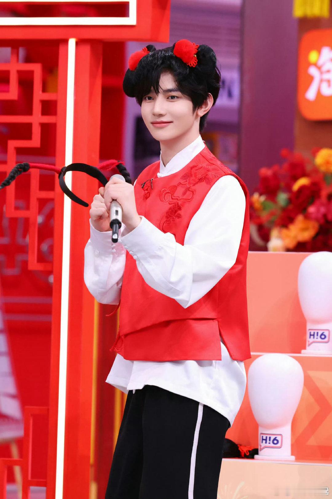 章昊cha了火炮天使摇章昊hi6顶级魅魔你好星期六章昊的舞台真的百看不厌，气场强