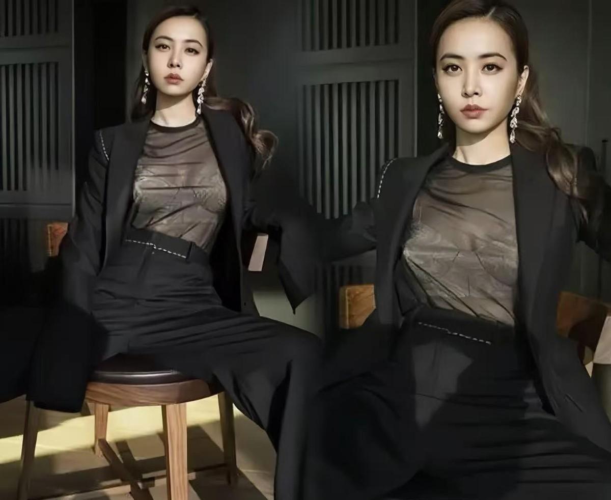 把聚光灯打在女人身上，看的不是衣服，是她的算盘
45岁的蔡依林因为一件薄纱衬衣被