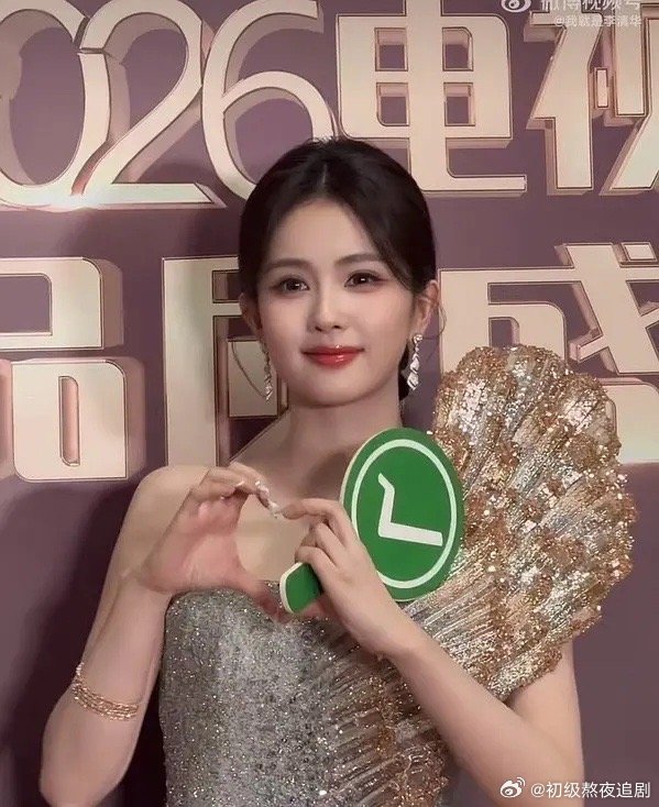 白鹿长得像赵丽颖杨幂的结合版，都很美 