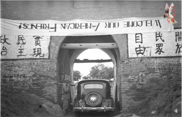 1937年，七七事变后不久，美国摄影师哈里森·福尔曼来到陕甘边区采访，受到当地军