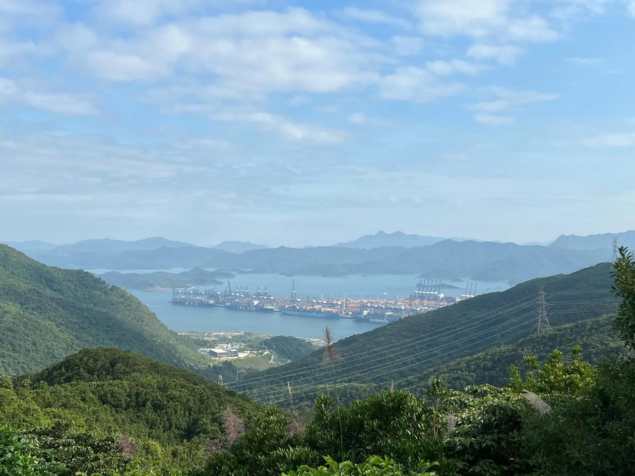 于海青：为何说深圳梧桐山是旅游好地方？ 在深圳能够游玩的山并不多，显然梧桐山具有