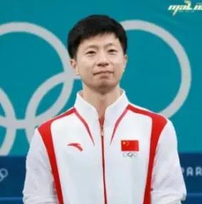 马龙与马英九打乒乓球马龙竟然和马英九来了一场乒乓球友谊赛？！这场跨界的对决，究竟