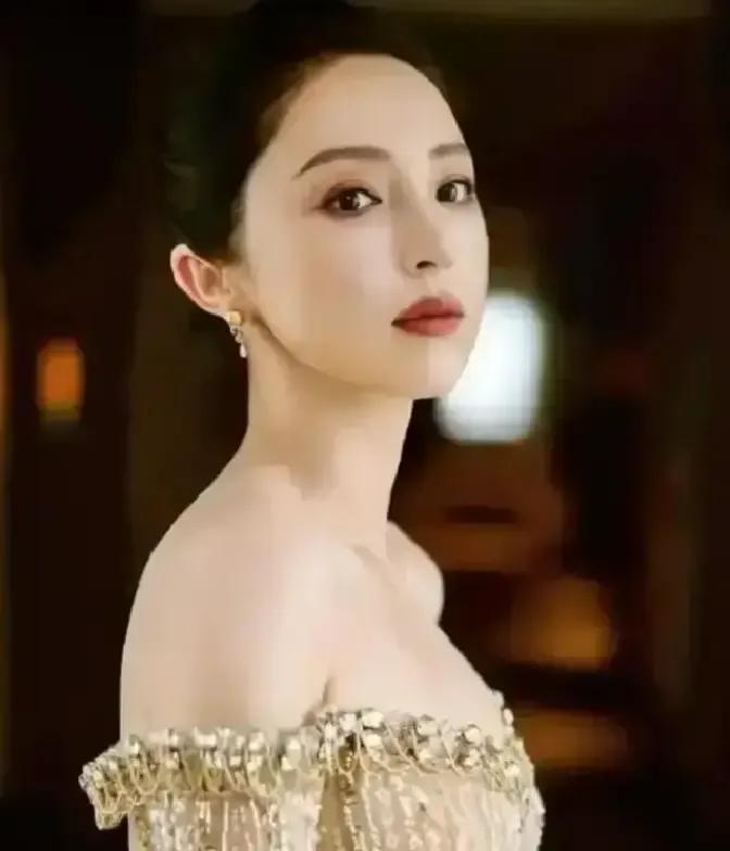 高云翔和董璇的婚姻从一开始就备受关注，曾被认为是圈里的模范夫妻。
两人2011年