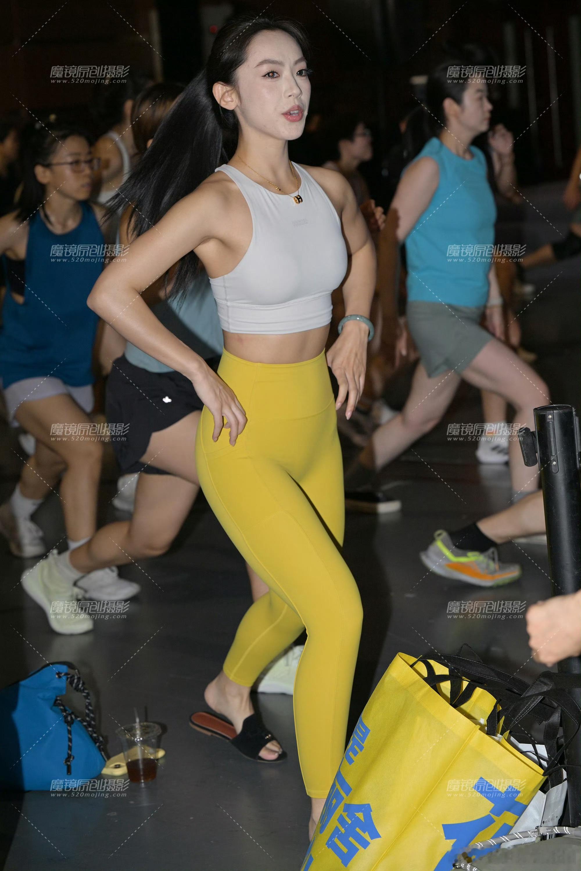 美女随手拍健身 ​​​