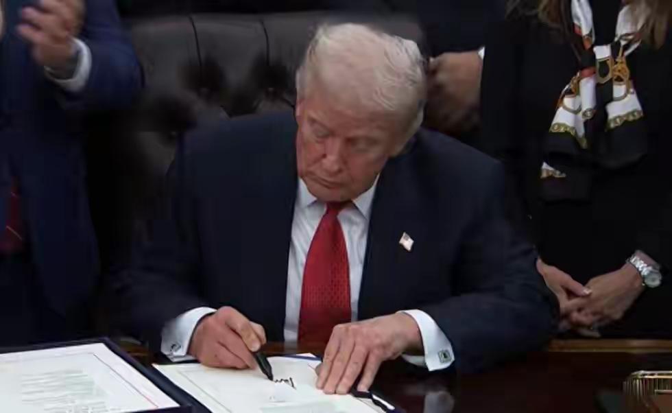 48小时两道撤离令！美国急着撤侨，实则剑指中国能源命脉？这波操作藏不住了！
 