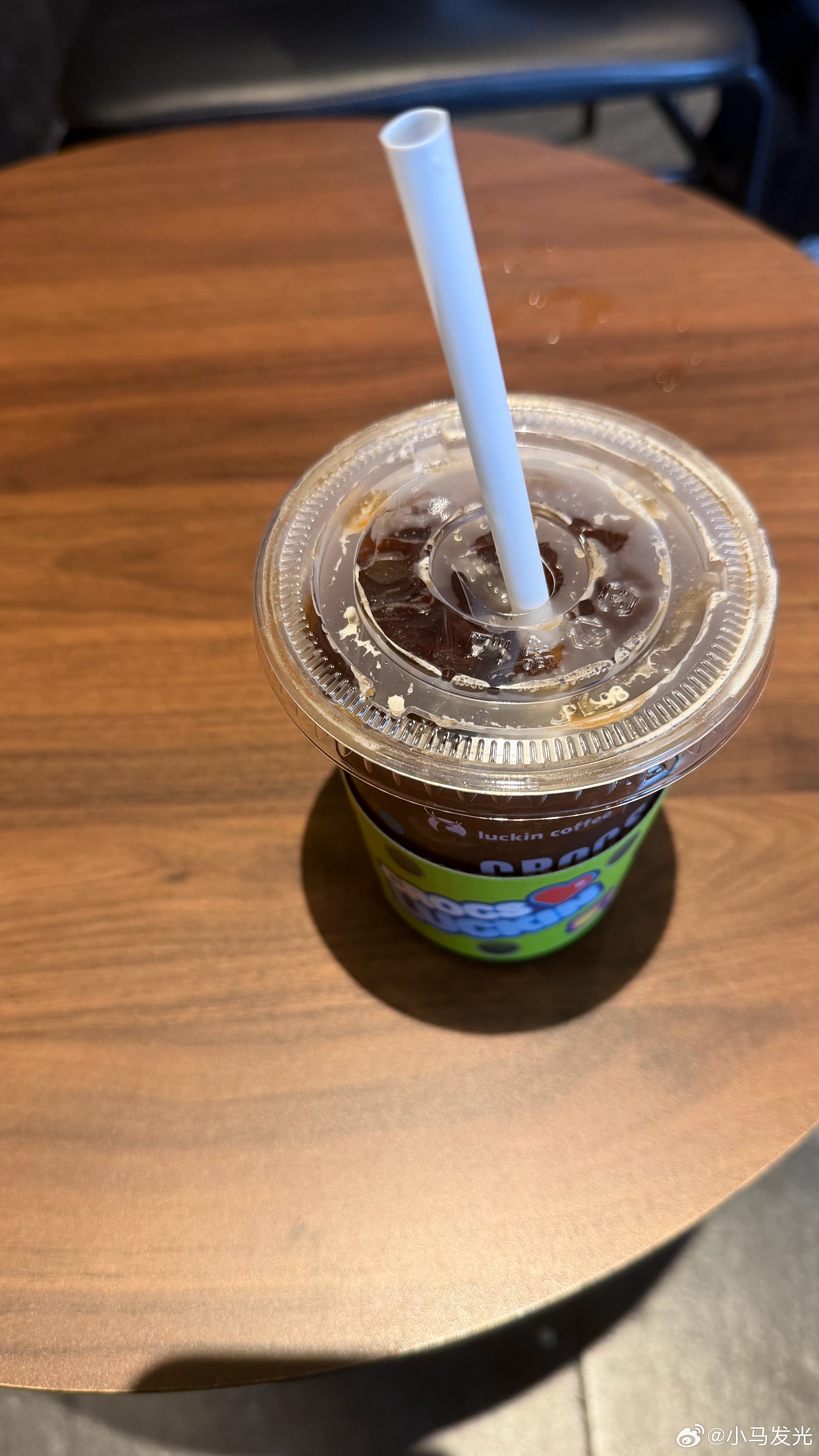 商场楼下等待《蜘蛛侠》开场，一个人跟我借火，另一个人跟我借烟…一个充实而美好的早