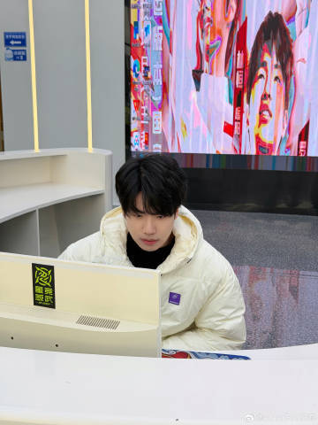 花海重生之我在武汉eStar当前台重生之花海在武汉estar当前台  哇！ 《重