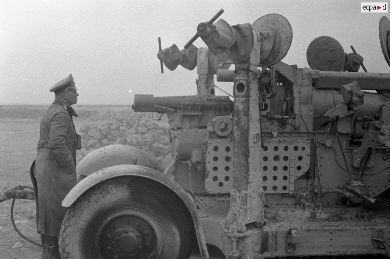 1942 年 1 月 23 日，在非洲利比亚昔兰尼加地区的安特拉特，埃尔温・隆美