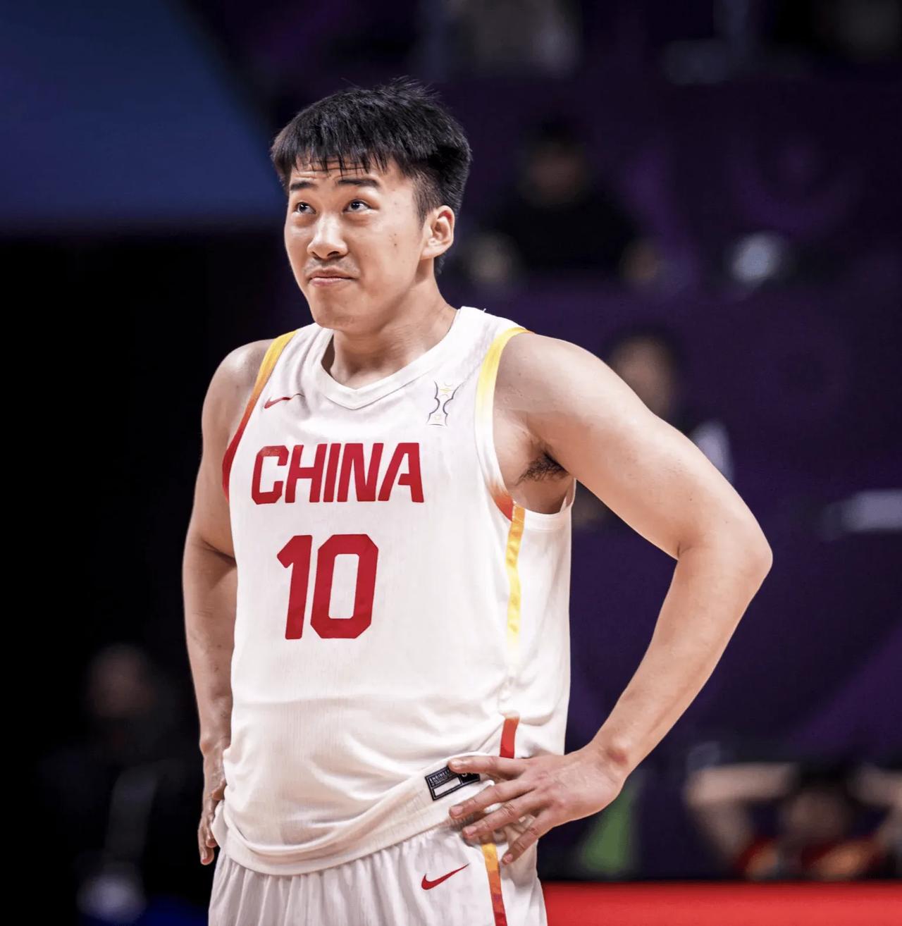 事实证明，打到关键时刻还是得靠内线！不管是胡金秋还是余嘉豪都很关键，尤其是上半场