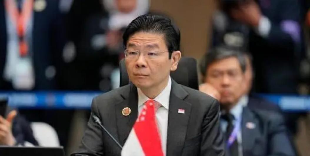 这就叫“回旋镖”扎自己身上了！
 
黄循财刚想替日本卖个惨，劝咱们大度点，结果新