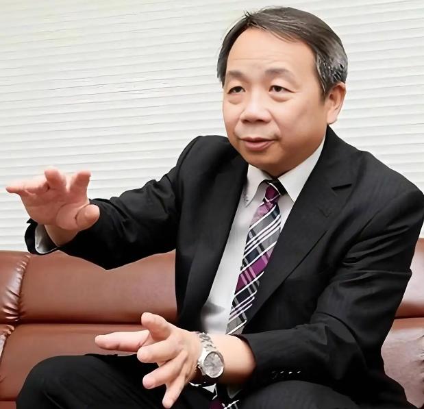 “我作为一个中国人非常抱歉！”“钓鱼岛是日本的！中国应该立刻放弃对钓鱼岛的争夺！