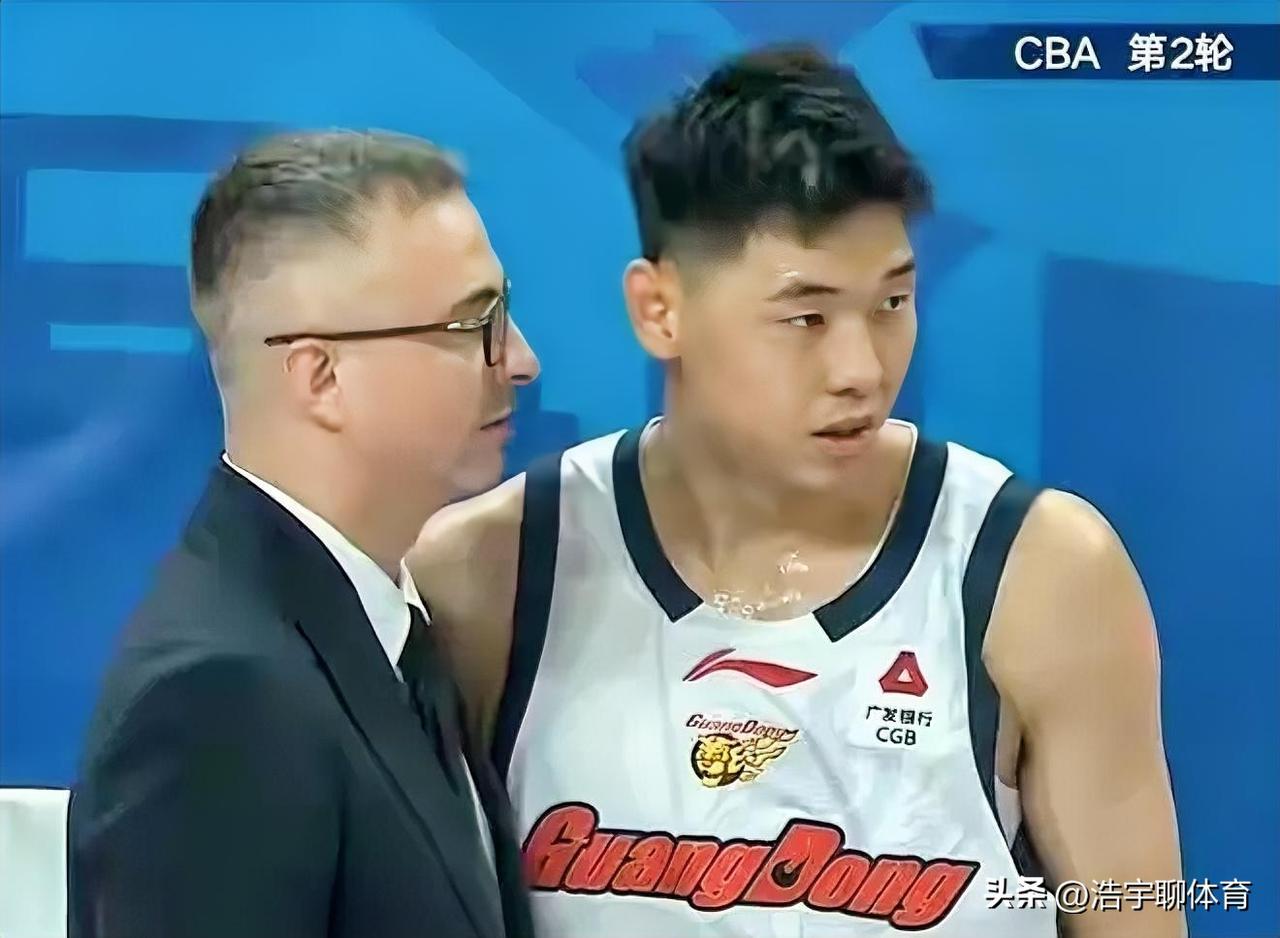 广东惨败北京暴露三大问题，杨鸣点评一针见血。
CBA 第二轮，广东客场 78--