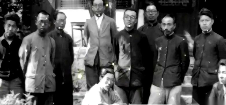 一个省的领导，给沿路的土匪写了封公开信。说有一帮穷学生要路过，去昆明念书，求你们