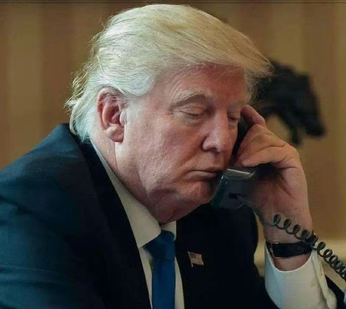 美国对伊朗的空袭正在进行中突发！军事 美国总统特朗普宣布，美国刚刚对伊朗发起“重