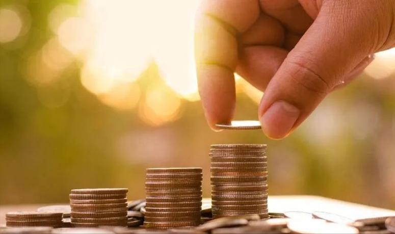 长期盈利的交易者核心做两件事：
1、概率思维
寻找高胜率、低风险机会，不预测但综