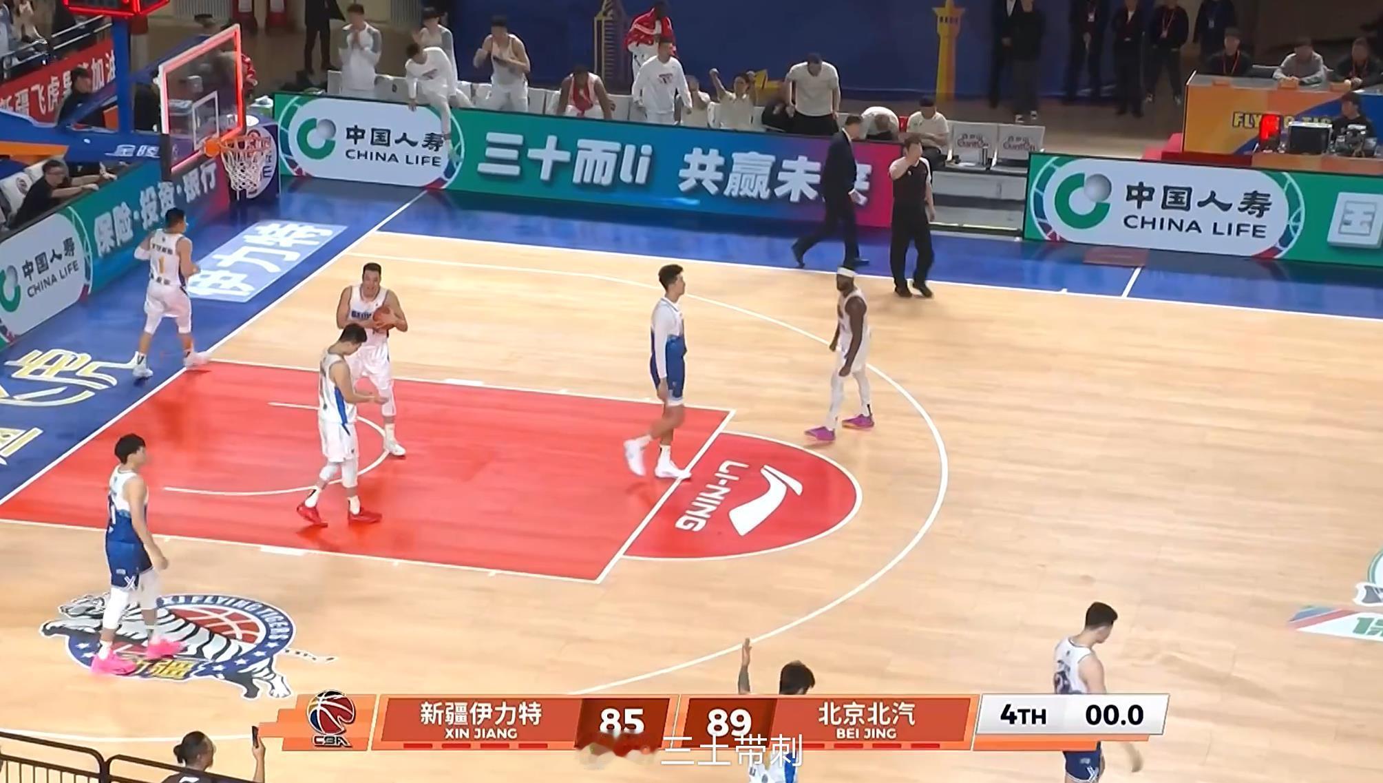 新疆男篮vs北京男篮 北京首钢客场89-85击败新疆，拿下开赛6连胜，同时送给对