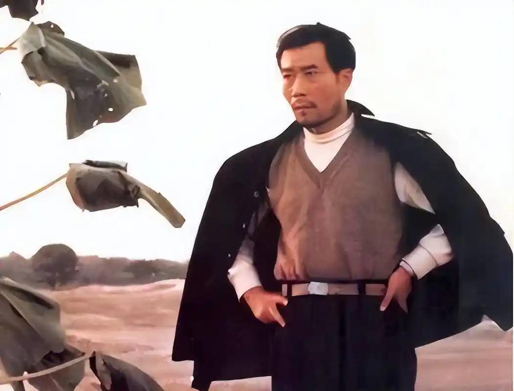 提起李雪健老师，我印象最深的是他在1990年电影《焦裕禄》中饰演的焦裕禄一角。这