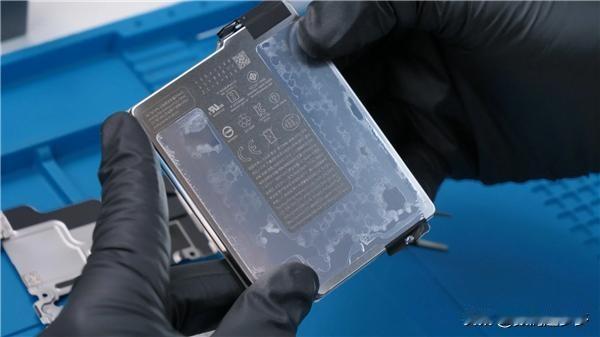 国产旗舰测试钢壳电池 电量有望冲击10000mAh

国产迭代旗舰正在测试钢壳电