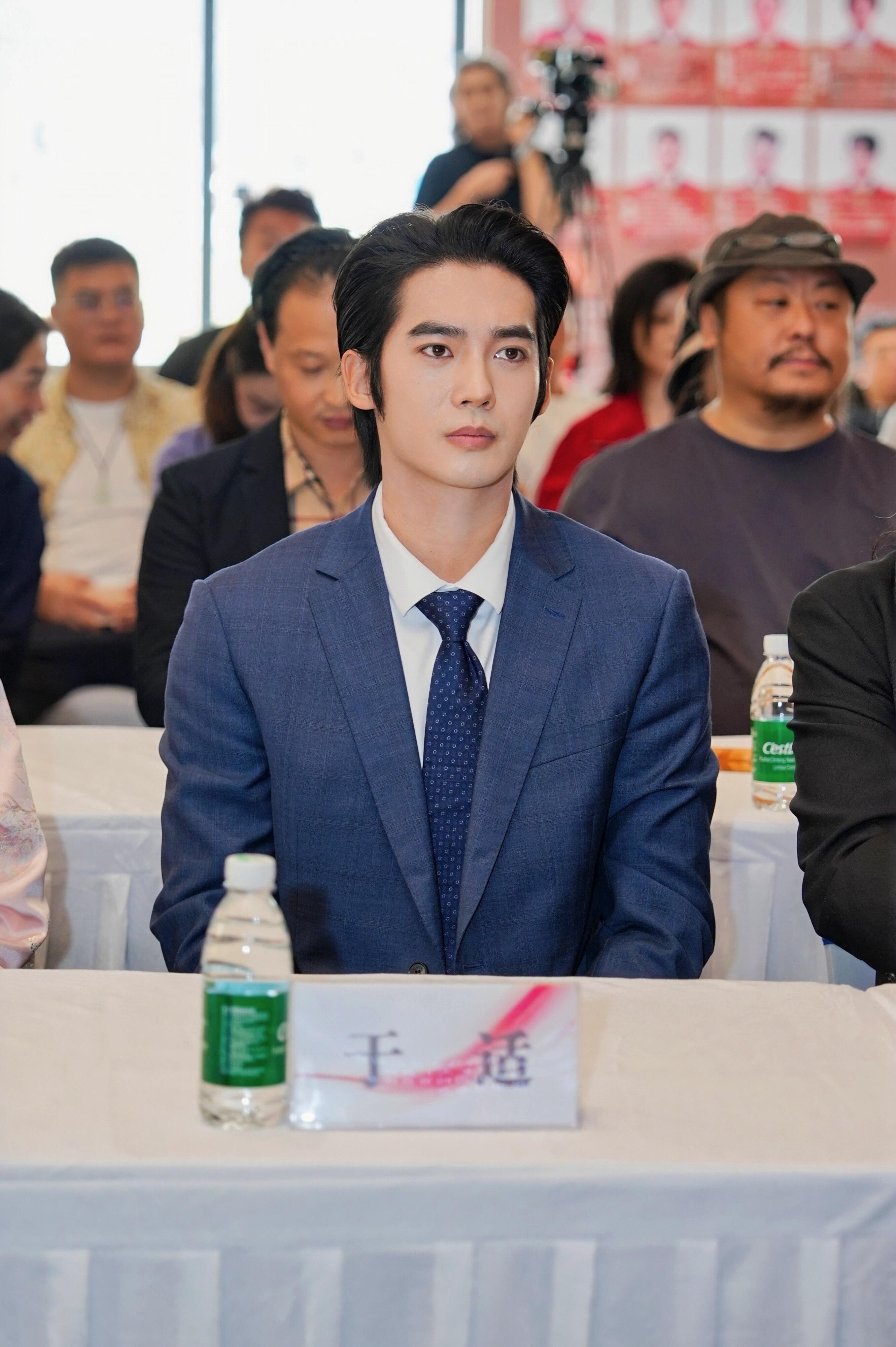 于适深圳全国赛事总决赛赛事介绍宣传官方图册照，就这么仪表堂堂，就这么又红又专！！