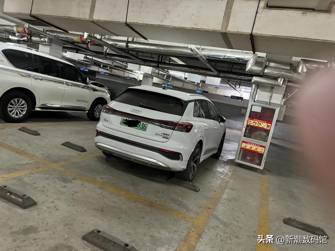 刚才在地下车库看到一辆纯电的奥迪Q4，售价要小30万。小区很多邻居说车主是大冤种