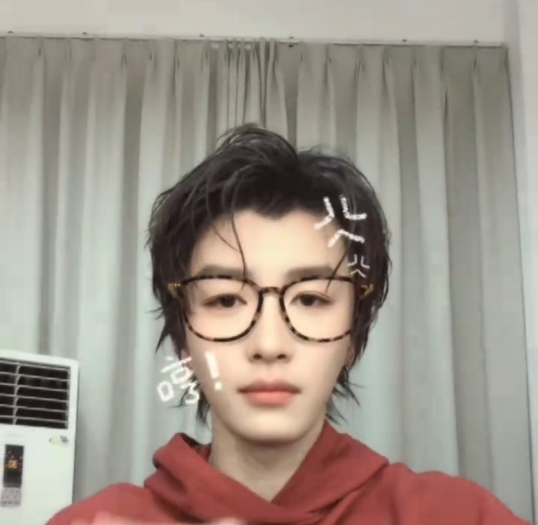 其实一直觉得这个哼放老代身上有邪恶萌感加倍的感觉…🥹🥹 