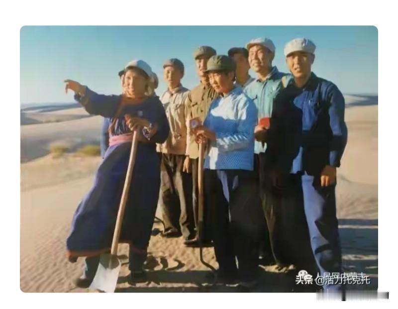 九届中央委员宝日勒岱是蒙古族人。她是治沙英雄、“牧区大寨”带头人，连任第九至十一