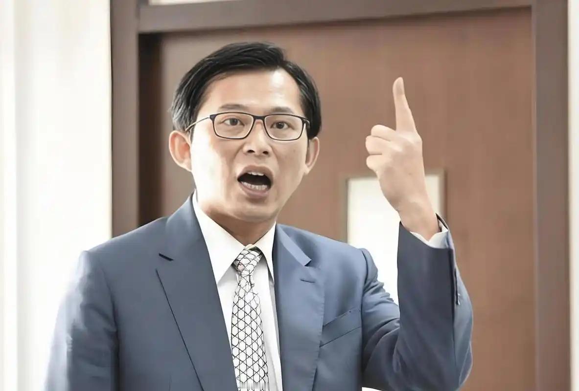 就在今天，台“民众党主席”黄国昌发表声明， 5月31日，针对郑丽文推动修正“党产