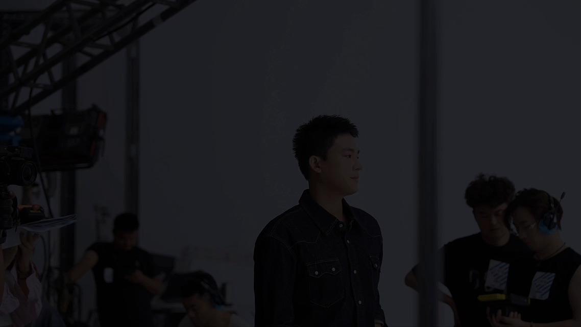 从快男一路走来，欧豪的帅气一直没变，七夕新鲜物料氛围感拉满，硬朗又清爽，赏味期好