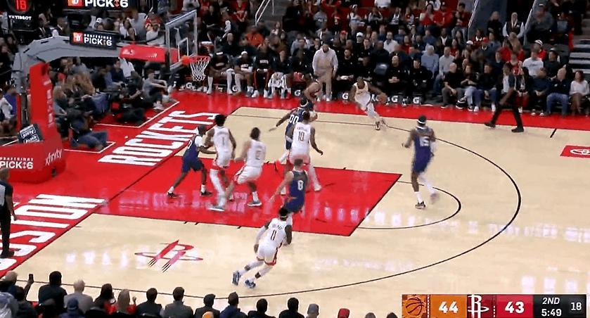 杜兰特开启得分模式率队完成反超！
在今天NBA常规赛火箭对阵太阳的第二节比赛中，