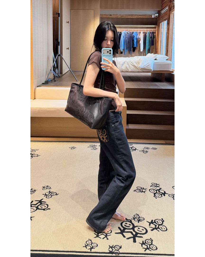 260630 IG更新YUNAH wearing Urban Sophistic