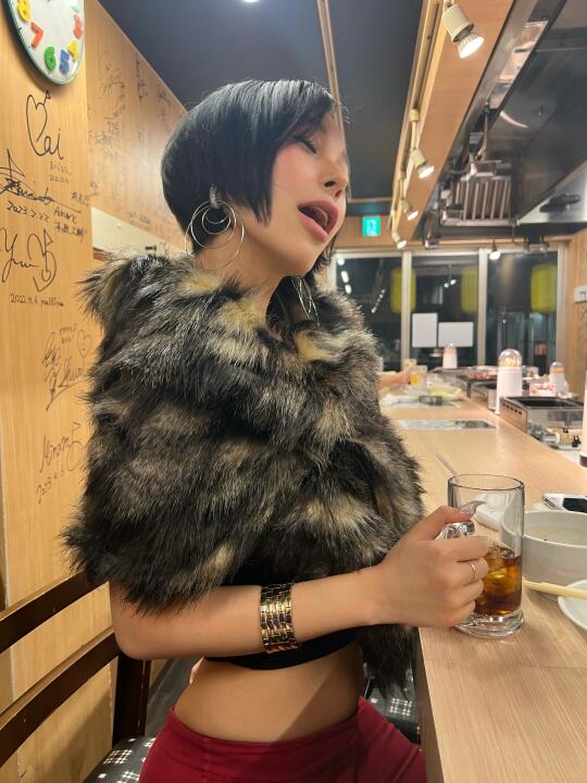 Come in. I will teach you Chinese.