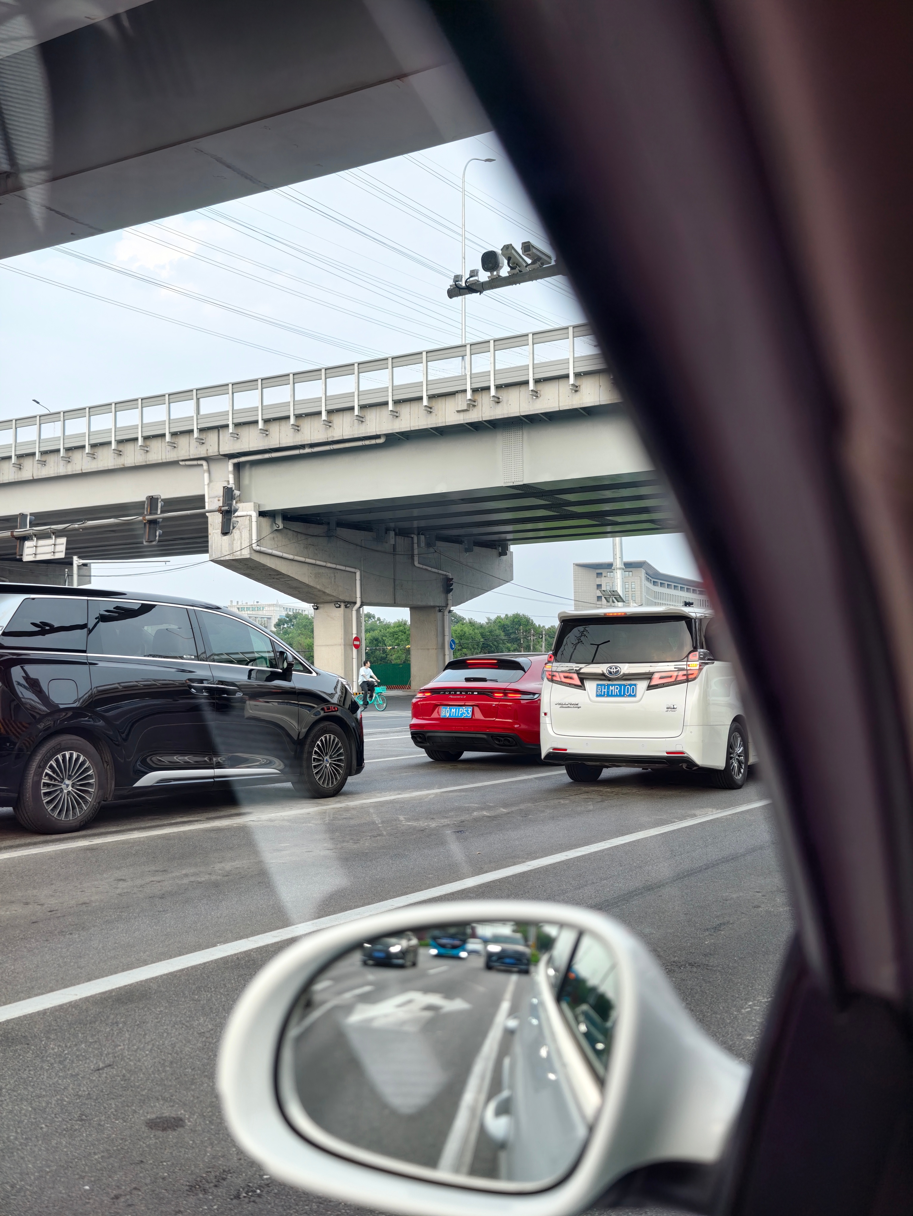 绝版的 Panamera 4 Sport Turismo，还选了个少见的胭脂红，