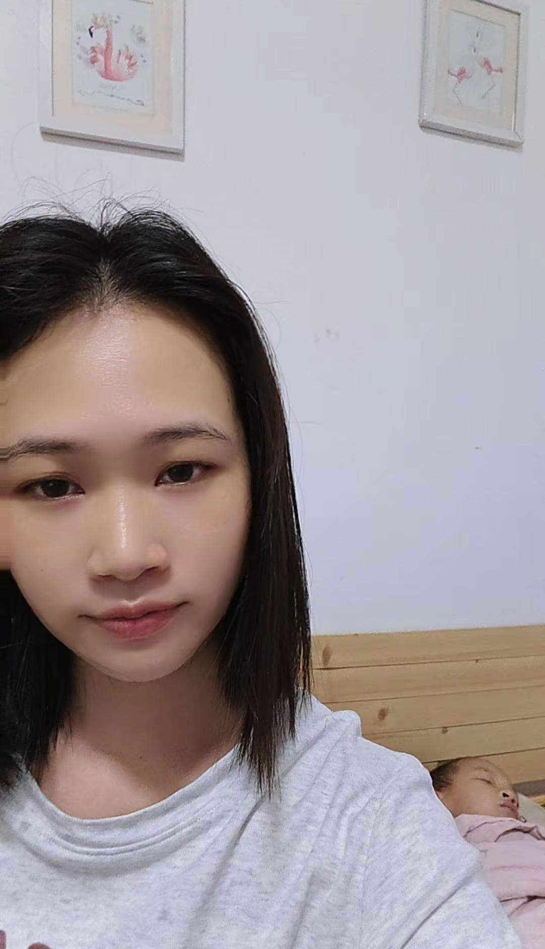 我跟老公分房睡已经很多年了，外人都羡慕我，老公踏实顾家、收入稳定，孩子活泼可爱，