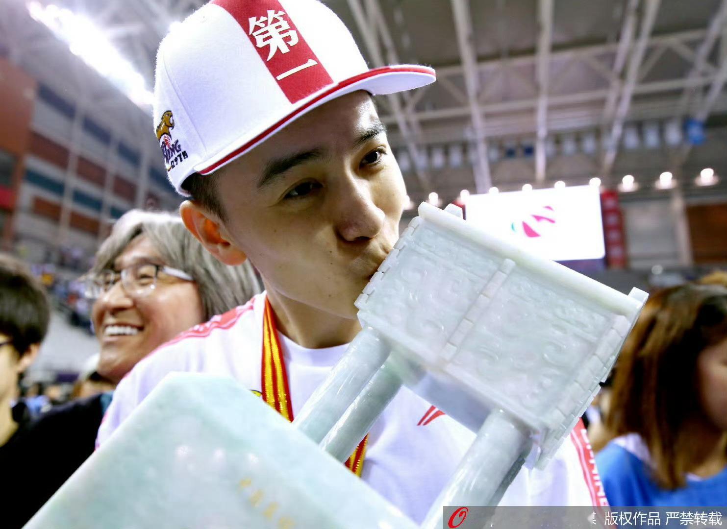 2018年4月22日，八年前的今天，辽宁男篮夺得队史首个CBA总冠军。无数人和无