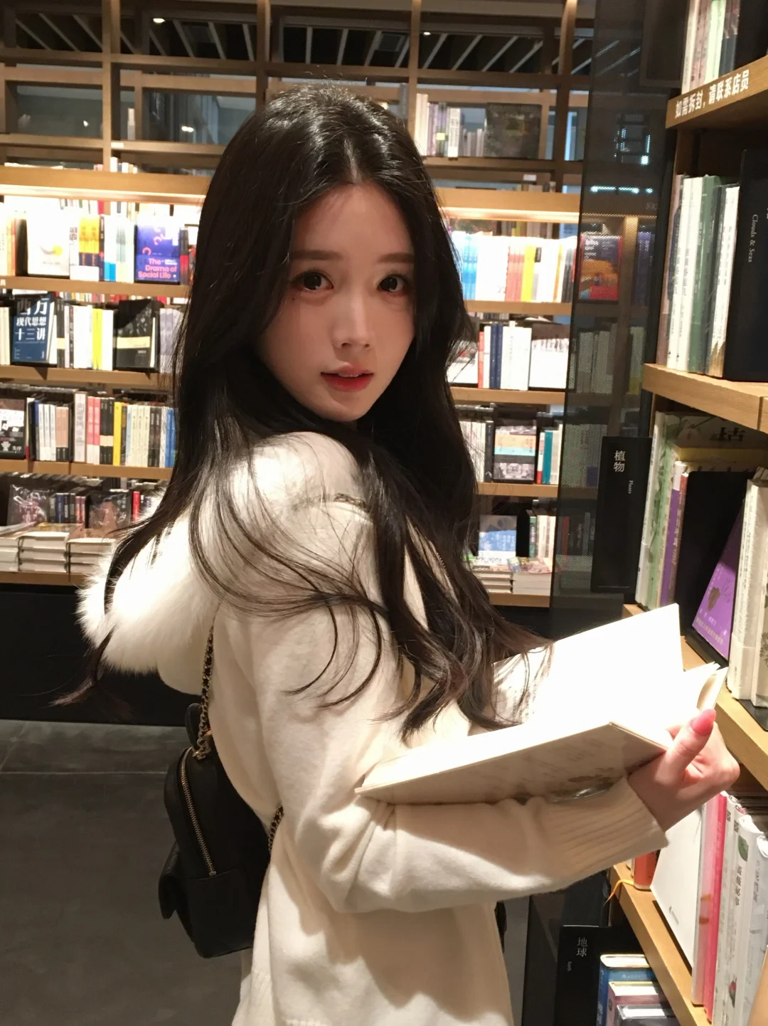 雨天适合泡在书店📖