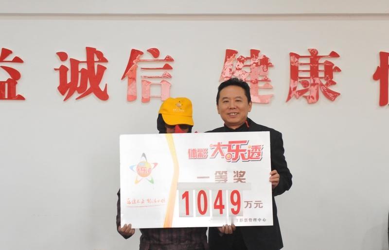男子彩票中800万交给妻子淡定上班 广东佛山的王先生可太牛了！他用家人的生日数字