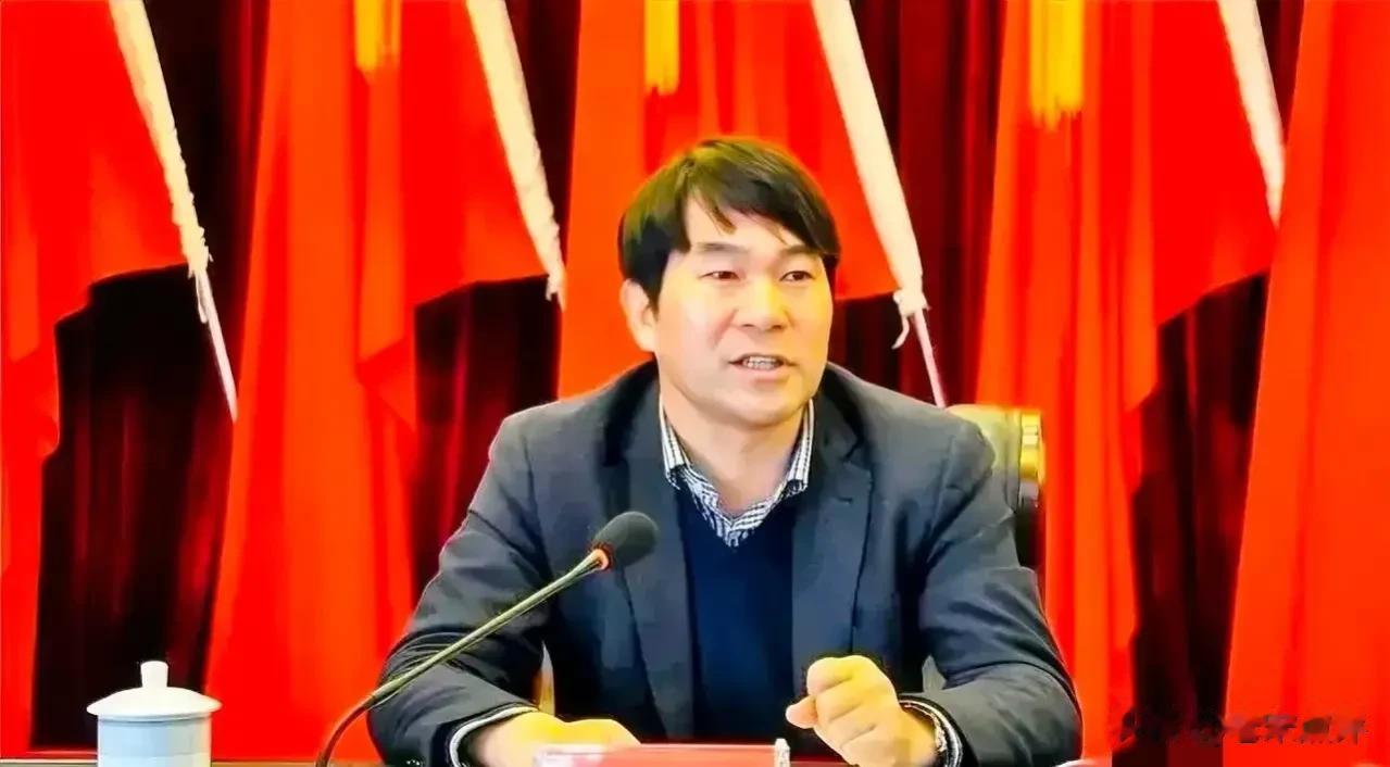讽刺，刚参加完荣誉退休仪式的局长被查了！

刚刚，权威媒体发布消息，曲靖市商务局