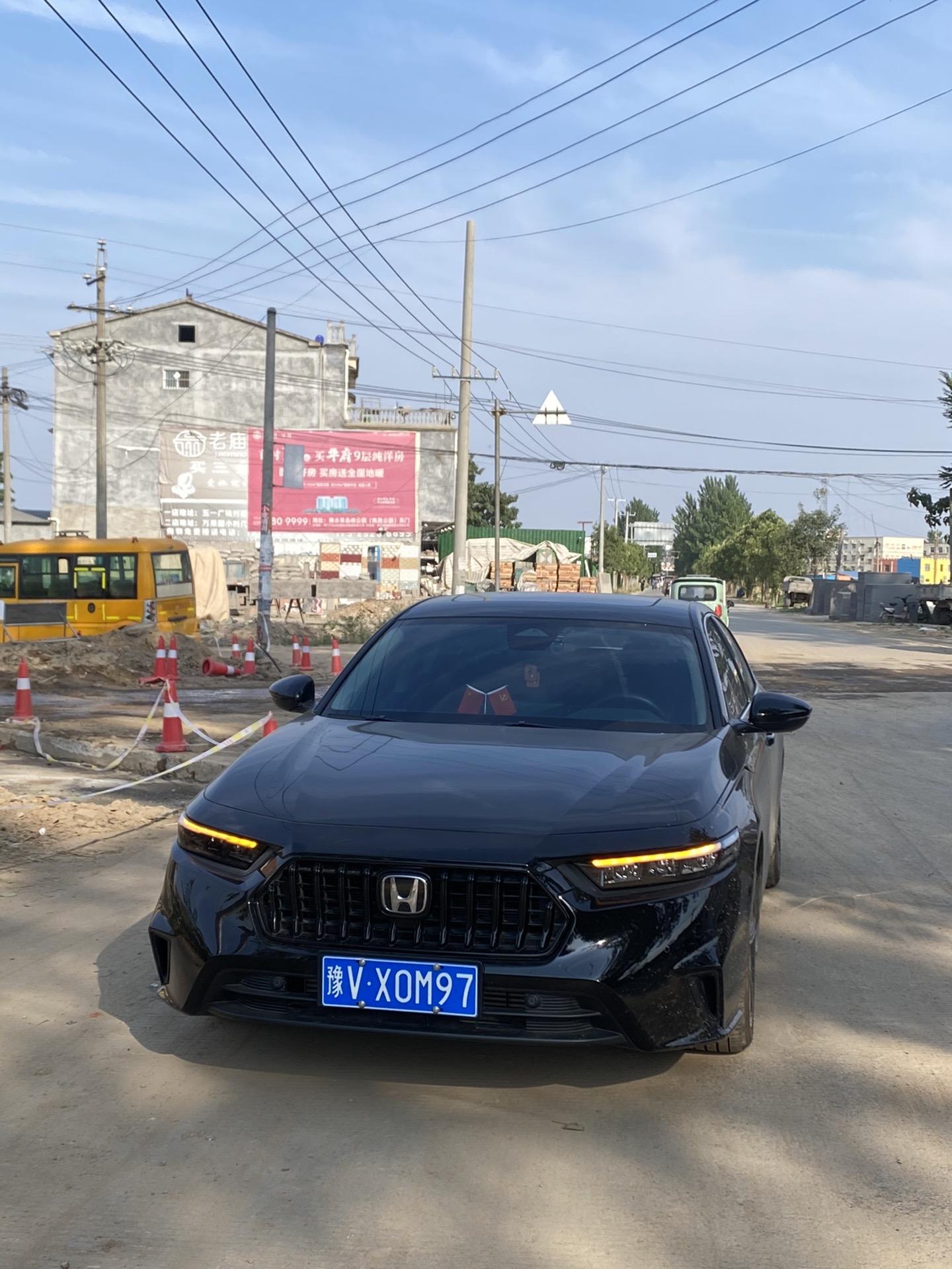 人生第一辆车 看到新款英仕派就知道是它了 不但颜值高 还省油 高速5个油 真的香