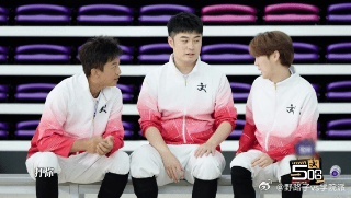 鹿晗说打陈赫屁股好玩哈哈哈哈哈 邓超提议打屁股，鹿晗主动选择打陈赫，还说打他好玩