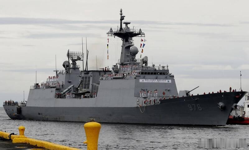 韩国海军舰艇兵失踪 后在韩朝边界附近海域发现遗体海外新鲜事 韩国一名海军舰艇兵1