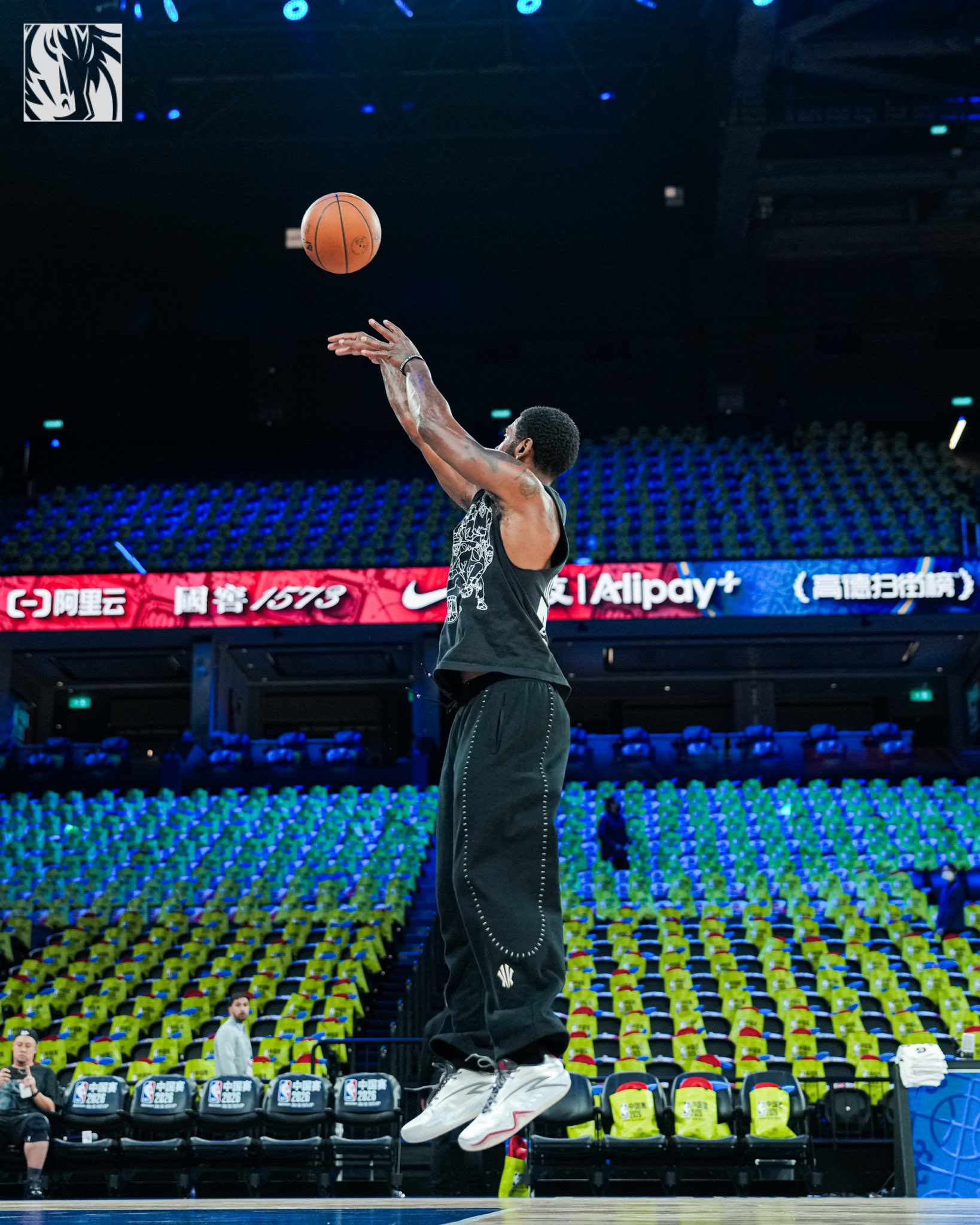 NBA中国赛NBA中国赛 今晚中国赛欧文复出，时隔586天，他回来了！赛前3小时