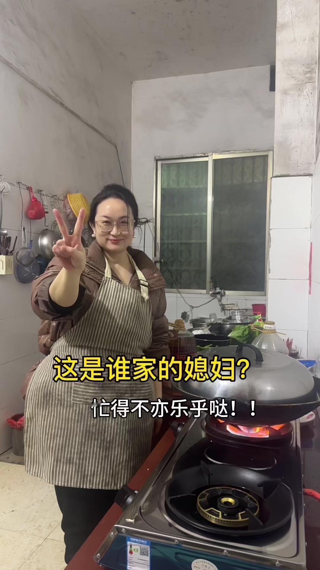 其实羡慕那些家里人多能搭把手的，一个人处理这么多家务，真的分身乏术。你们过年回家