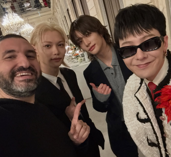 【Theqoo】权志龙、SKZ Felix 黄铉辰巴黎时装周合影~ 