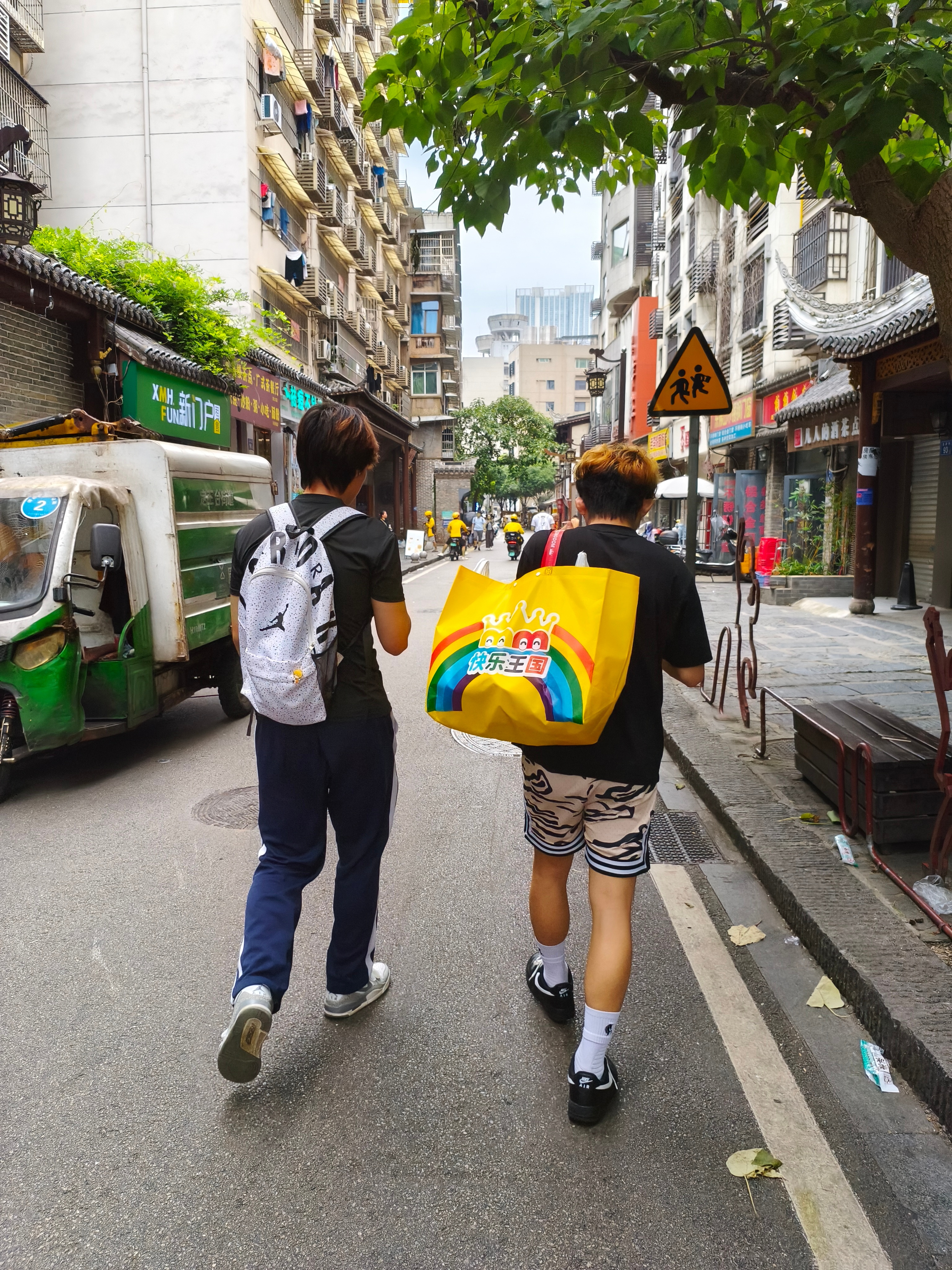长沙街头伴手礼变迁史游客现在都去零食王国采购批发 长沙